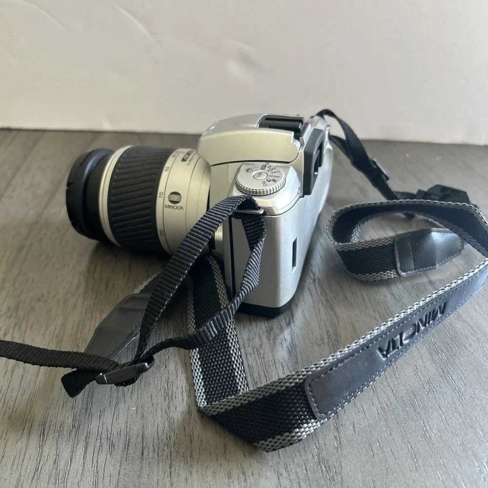 Minolta Dynax 30 Camera 28-10mm Lens Minolta Japan w/Straps UNTESTED FOR PARTS